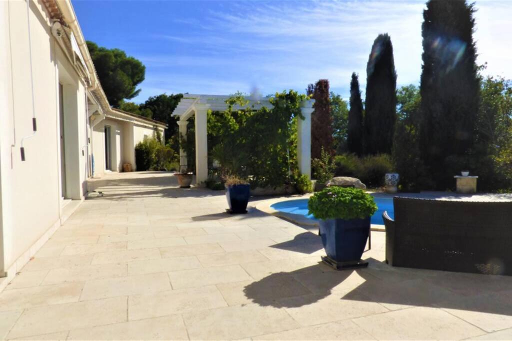 Ibis - Villa Avec Piscine, Jardin Et Parking Arlés Exterior foto